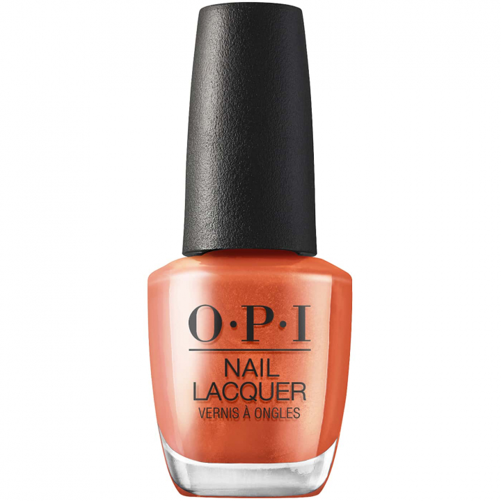 En intensiv och glödande orange färg med skimrande metallic finish, skapar en eldliknande effekt på naglarna - OPI Metallic Mega Mix Liquid Fire nagellack