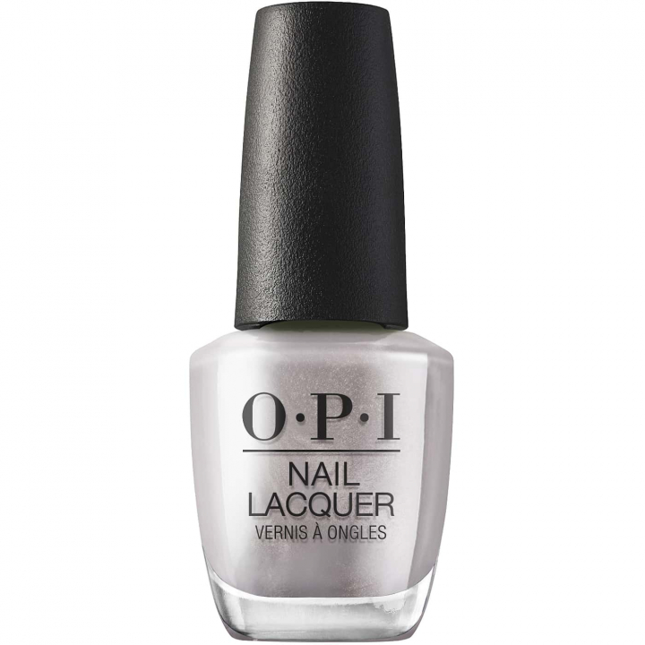 En imponerande kromsilverfrgad nyans med metallic finish. Perfekt fr en futuristisk och stilren look - OPI Chrome Clawz nagellack